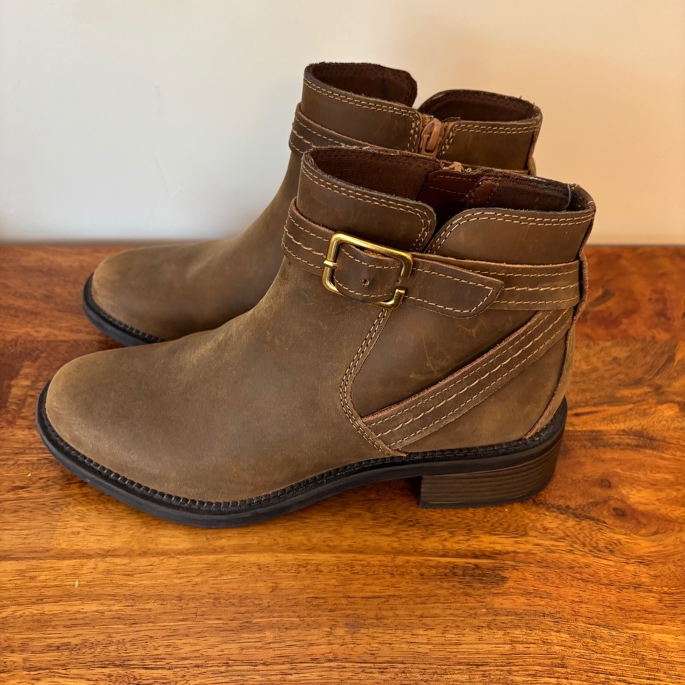Clark’s Brown Leather Boots Size 8 EUC